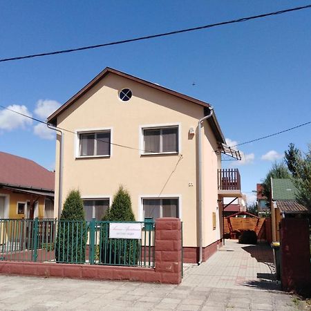 Arinza Apartman Vendeghaz Mezokovesd ภายนอก รูปภาพ
