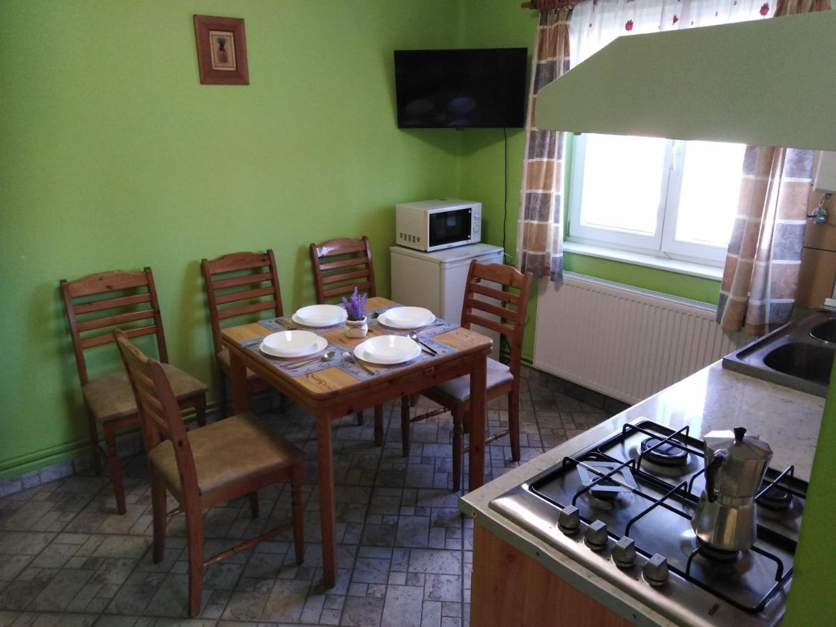 Arinza Apartman Vendeghaz Mezokovesd ภายนอก รูปภาพ
